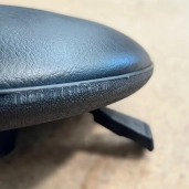 Kadeřnický taburet MOBY - matná černá - Druhá jakost